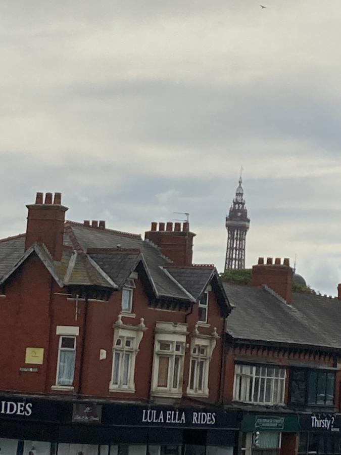 A Wave From It All Blackpool Esterno foto